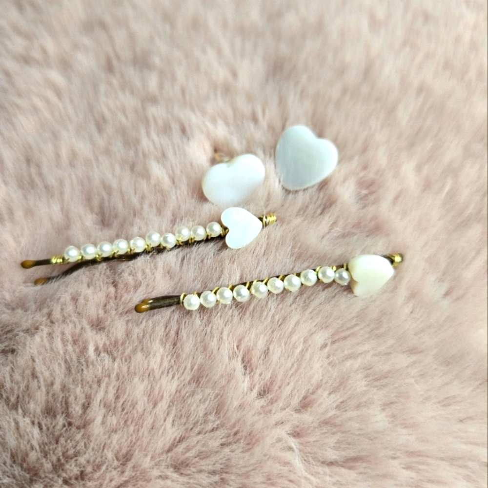 Barrette  Mother of Pearl Studs set